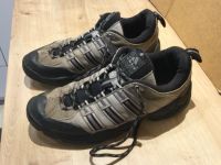 Stabile Adidas Outdoor Schuhe hellgrau beige 45,5 Hessen - Volkmarsen Vorschau