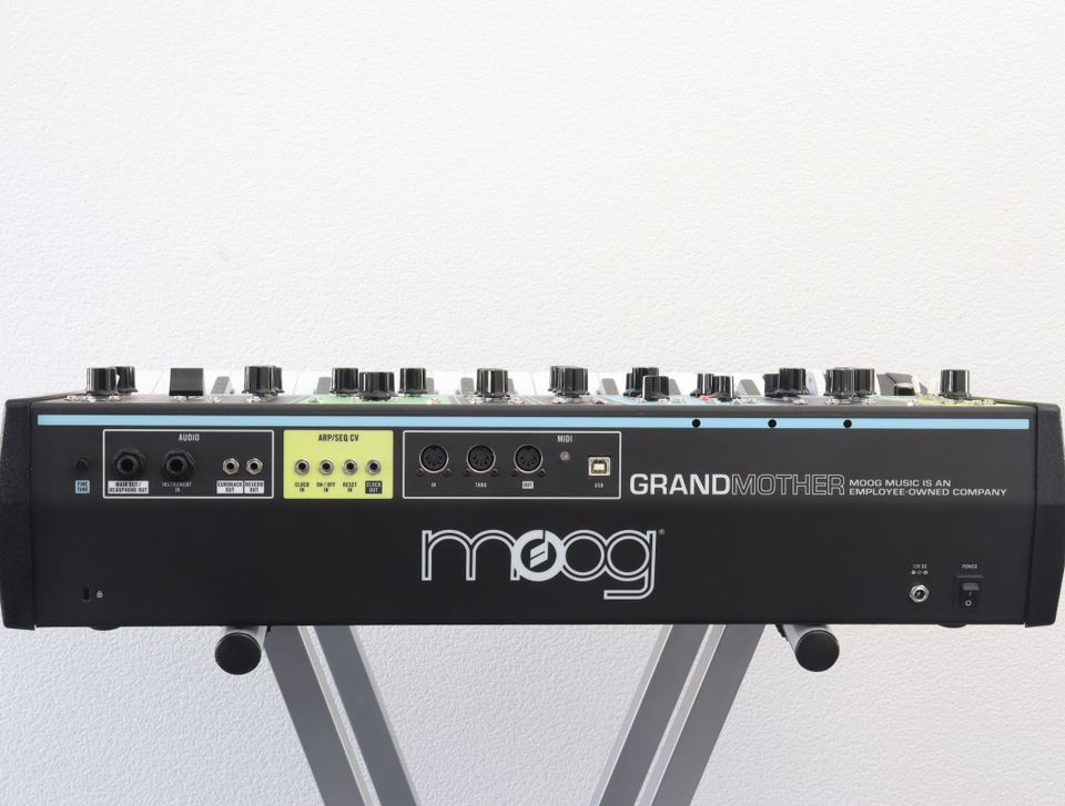 Moog Grandmother - 32 Tasten Analog Synthesizer + 2 Jahre Gewähr. in Möhnesee