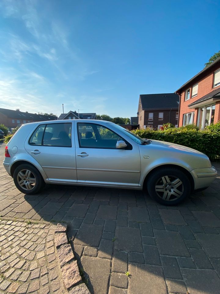 VW Golf IV 1.6 FSI Highline in Borken