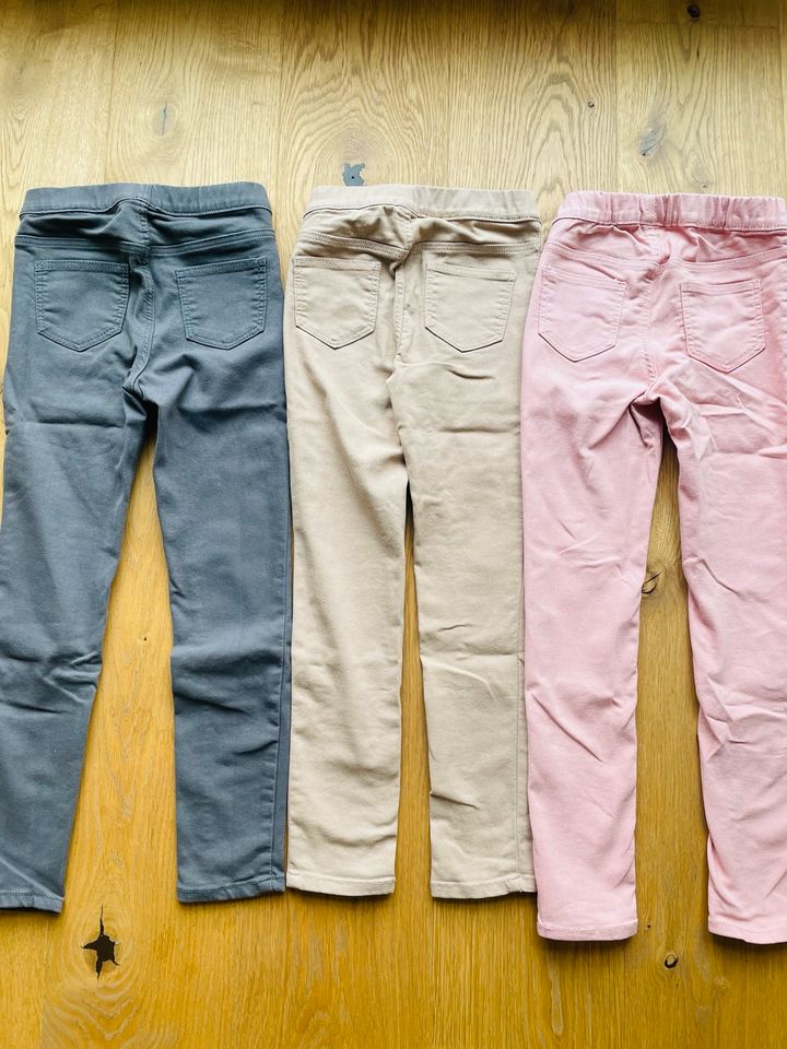 H & M Kinder Jeans Hosen 3er, 122, Wie Neu! in Hattersheim am Main