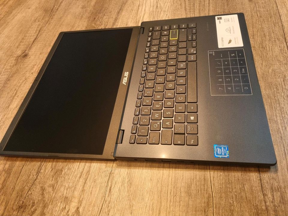 ASUS VivoBook E14 in Jever