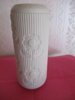 Hutschenreuther Biskuitporzel. Vase weiss Blumen Streifen Relief Baden-Württemberg - Horb am Neckar Vorschau