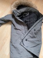 Graue warme Jacke mit abnehmbarem Kunstfell Stuttgart - Untertürkheim Vorschau