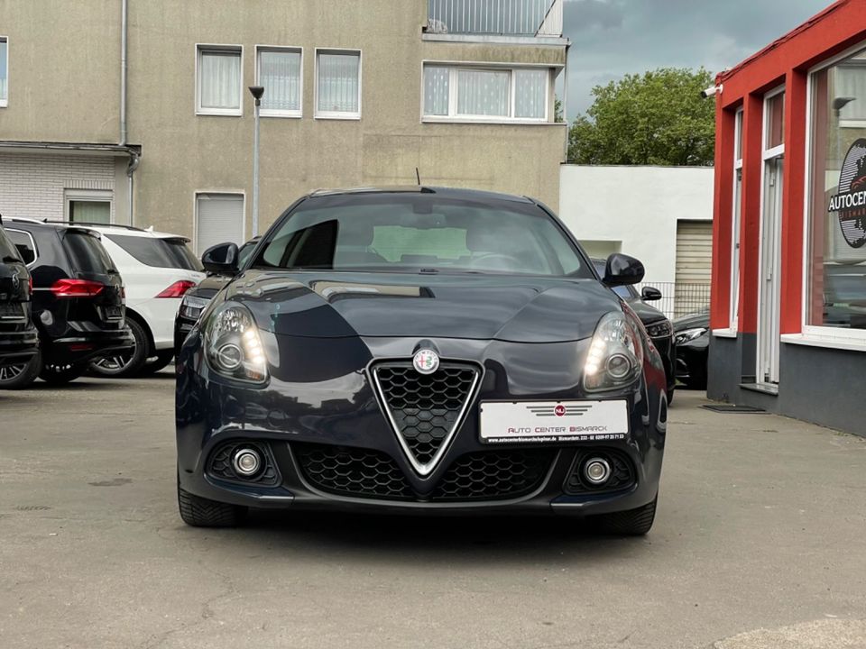 Alfa Romeo Giulietta Super NAVI/LEDER/BI-XENON/SHZ/BC/17ZOL in Gelsenkirchen