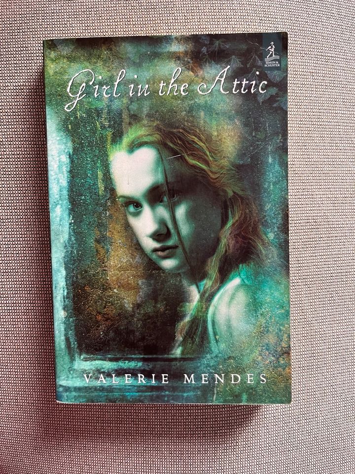 Buch „Girl in the Attic“ von Valerie Mendes in Chemnitz