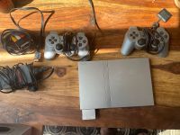 Playstation 2 slim in Silber inklusive 2 Controllern Hessen - Offenbach Vorschau