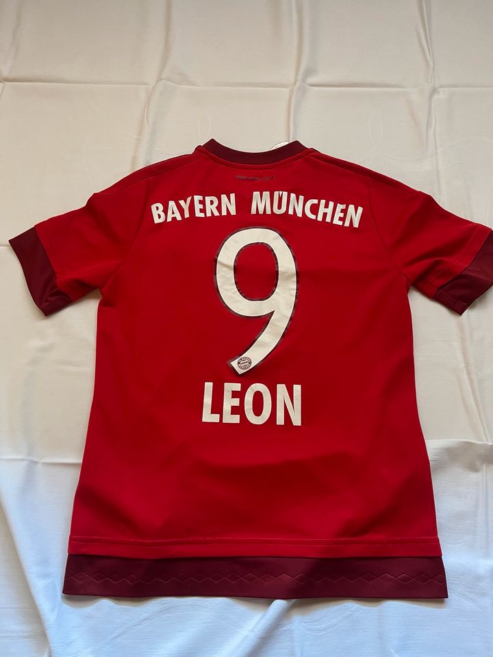 FC Bayern München Adidas Trikot Kurzarm Größe 164 rot in Bühlerzell