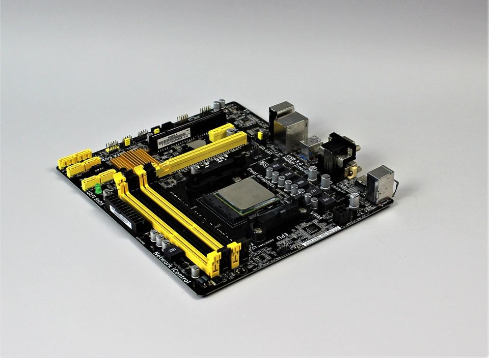 Mainboard Asus A88-XM-A | AMD A6-6400 Series | 3,9 GHz in Krempdorf