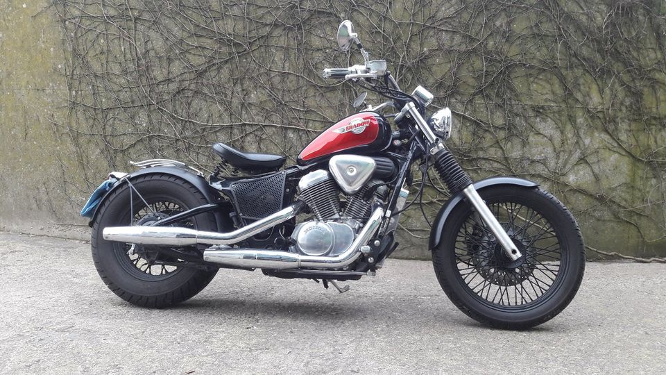 Honda VT 600 Shadow Bobber wenig Kilometer in Kölln-Reisiek