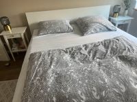Malm Bett in weiß 1,80m x2,0 m + 2 Nachttische weiß Schleswig-Holstein - Ellerau  Vorschau