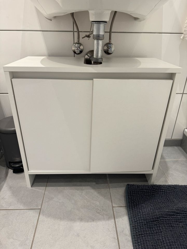 Badezimmer Unterschrank weiß in Düsseldorf