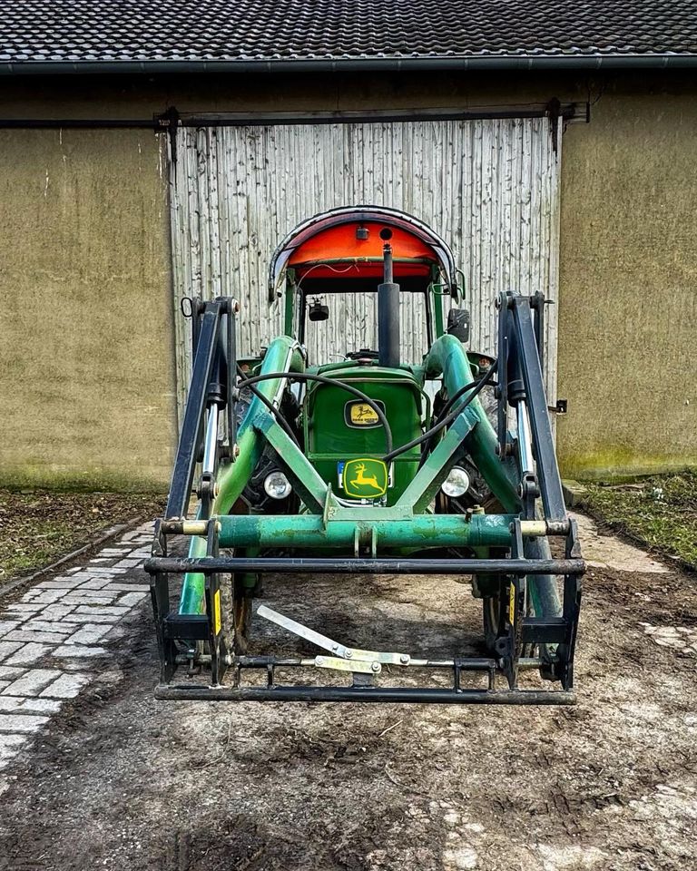 John Deere 2120 mit Frontlader TÜV Neu ‼️ in Borgentreich