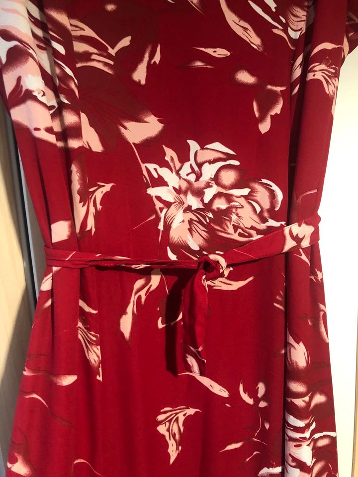Rotes Blumen Kleid Größe 46 in Stendal