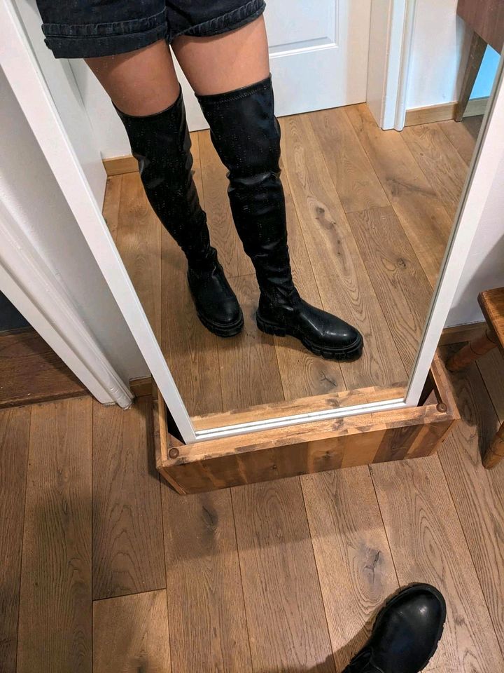 Overknee Boots / Stiefel in München
