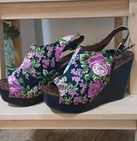 Blumige hohe Schuhe Niedersachsen - Bovenden Vorschau