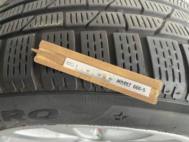 Winterräder Winetrradsatz 320 420 GT 225 55 R17 PIRELLI in Hünfeld