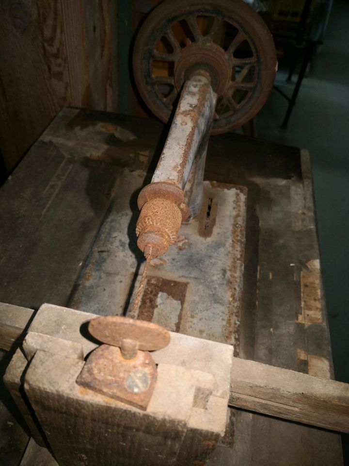 Antik Bohrmaschinen Nähmaschine Gestell in Oettingen in Bayern