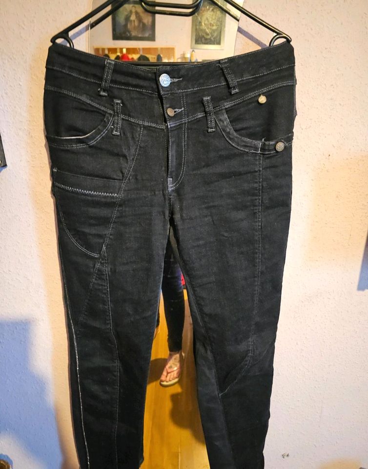 Neue Damen Jeans Hose Größe 42 in Bochum