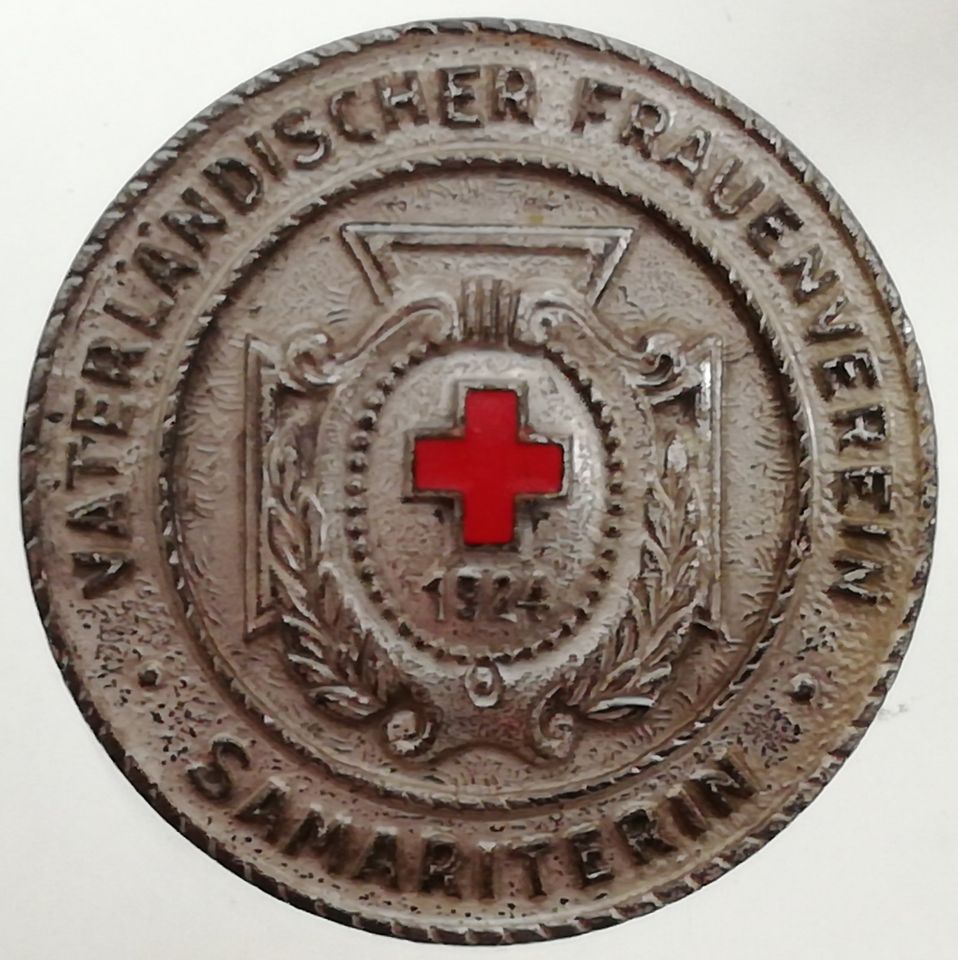 Abzeichen Pin Vaterländischer Frauenverein Samariterin 1924 in Radebeul