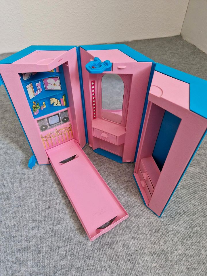 Barbie Kleiderschrank 70 er in Wilhermsdorf