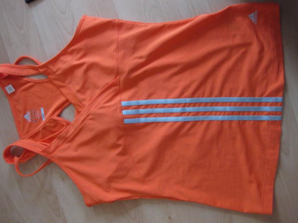 Sporttop "Adidas" 2x  weiß ist verkauft! in Tüßling