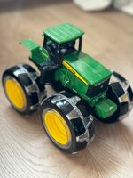 John Deere Traktor mit leuchtenden Reifen Hessen - Neu-Anspach Vorschau