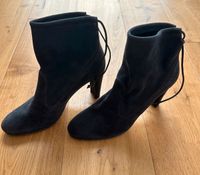 Stuart Weitzmann Stiefeletten grau 40,5 Hessen - Karben Vorschau