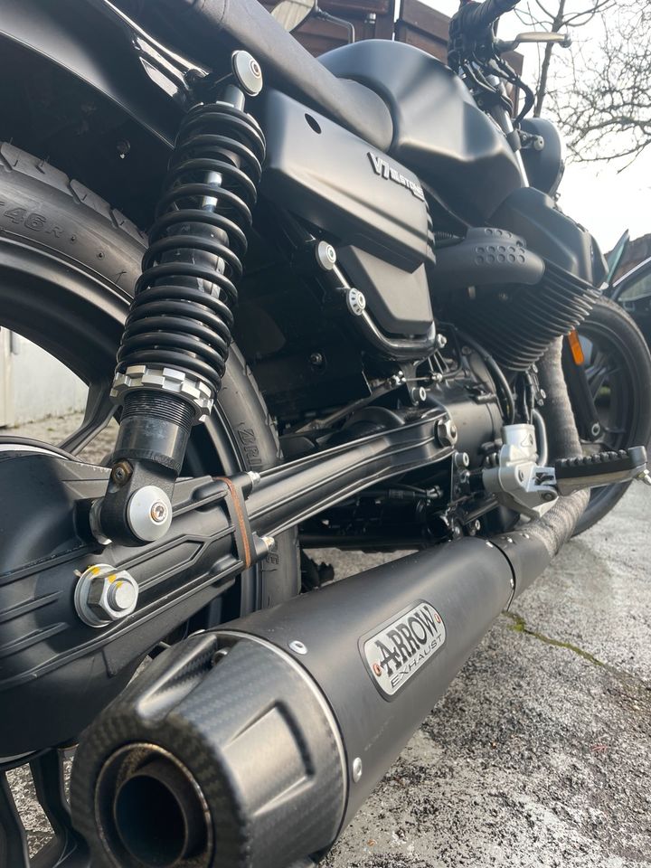 Moto Guzzi V7 III Stone Bobber black Arrow 2 in 1 Kellermänner in Bergisch Gladbach