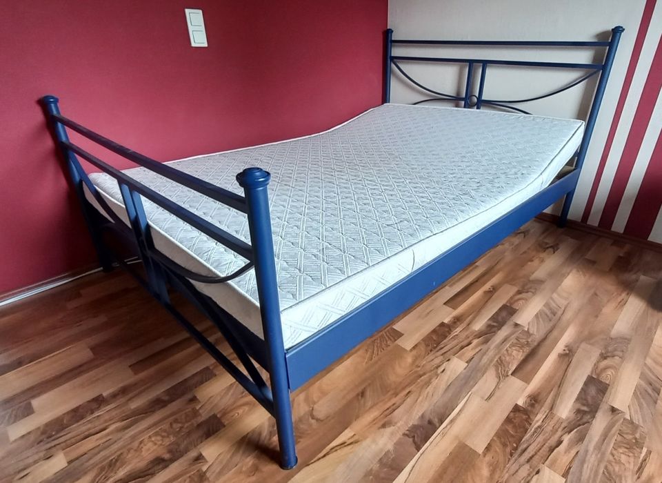 Doppelbett / Bett inkl. Matratze, Größe 140 x 200 cm - abgebaut in Hohenahr