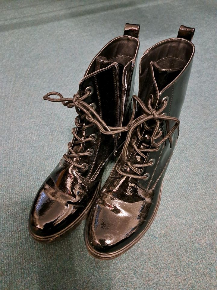 Schnürstiefel Tamaris schwarz Gr. 40 in Winterberg