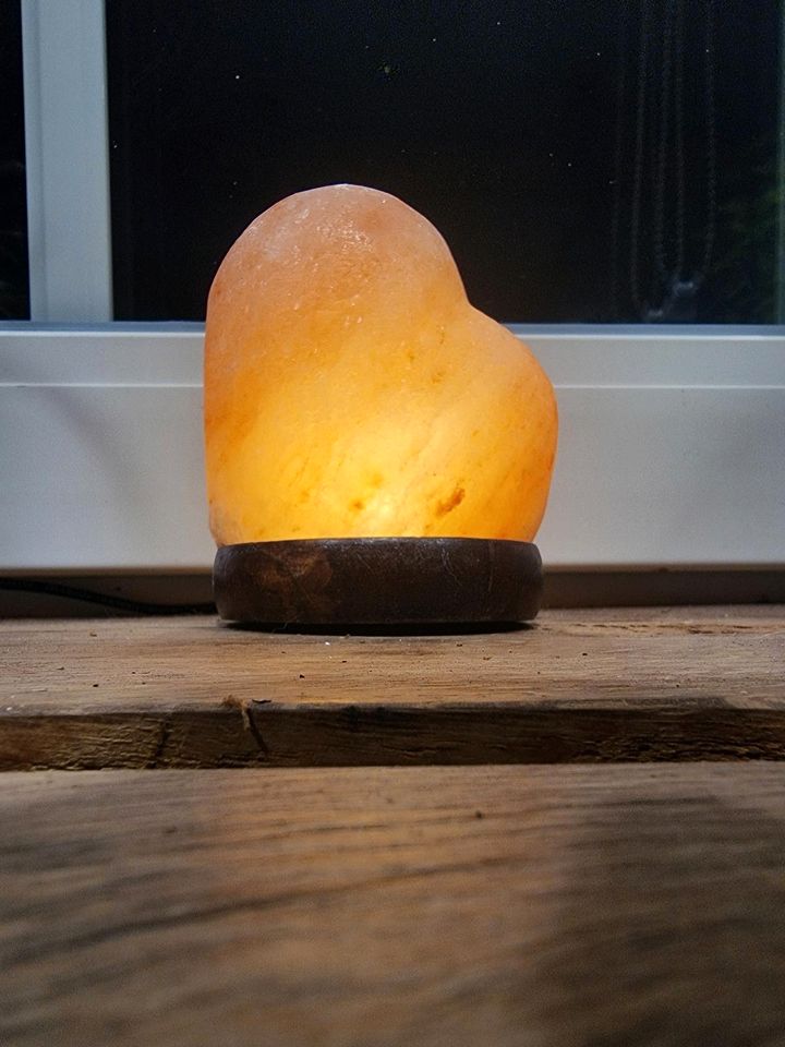Salzkristall Lampe Herz oder Kugel tolle Geschenidee:) in Winsen (Aller)