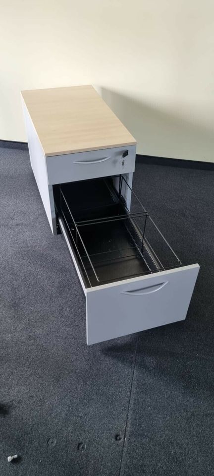 300 x Steelcase / Aktensideboard / Aktenschrank / Büromöbel in Linden