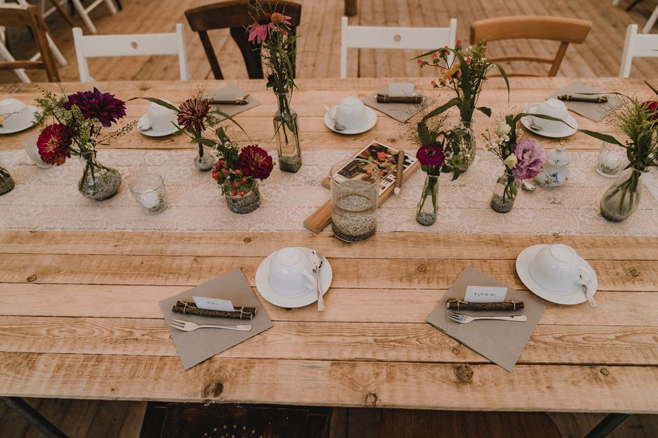 Vintage Zelt Boho Hochzeit Tische Stühle mieten leihen in Sommerhausen Main