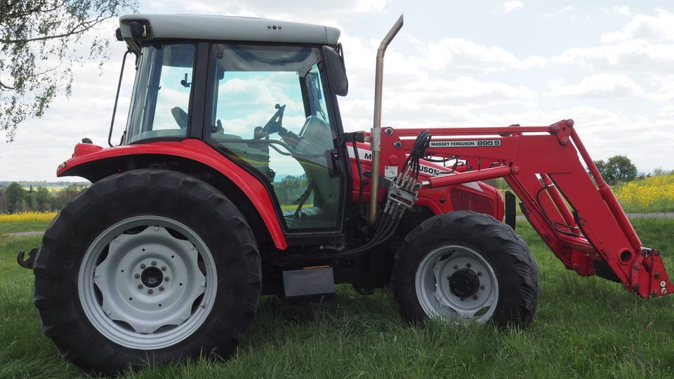 Massey Ferguson 5445 Traktor . Bj 2005 in Rothenburg