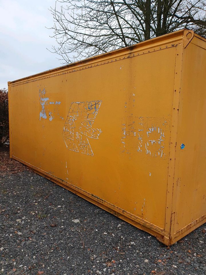 Container mit Strom und Licht in Hatten