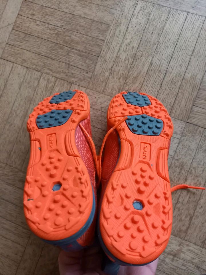 Fußballschuhe von decathlon Gr 31 in Andernach