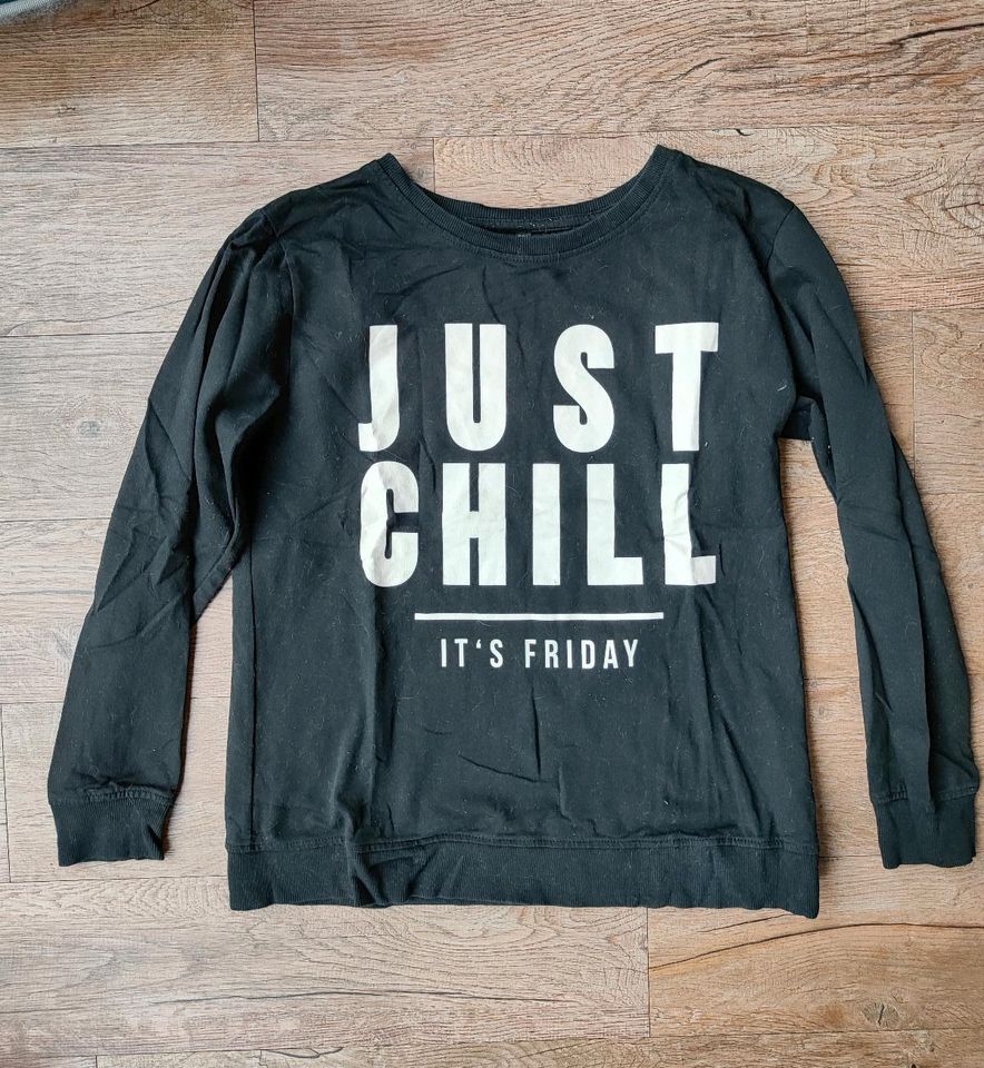 Pullover "just chill it's Friday" in Klein Nordende