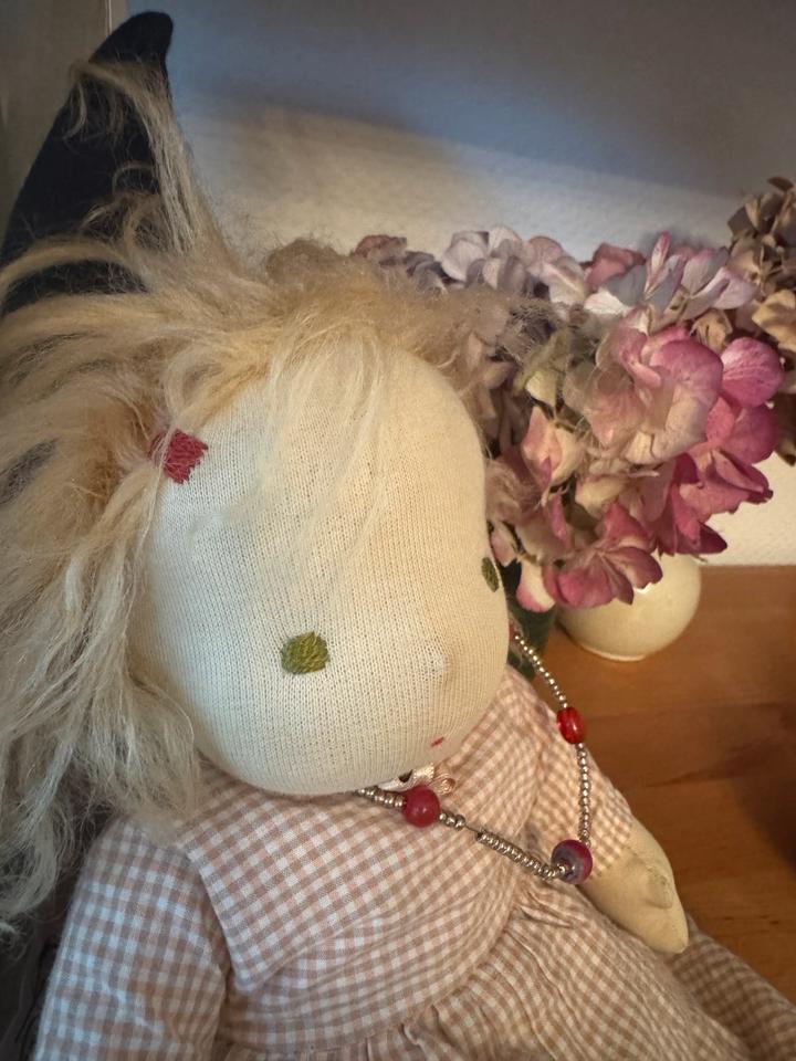 Kösen Frieda Gliederpuppe Waldorfpuppe Stoffpuppe Montessori in Teltow
