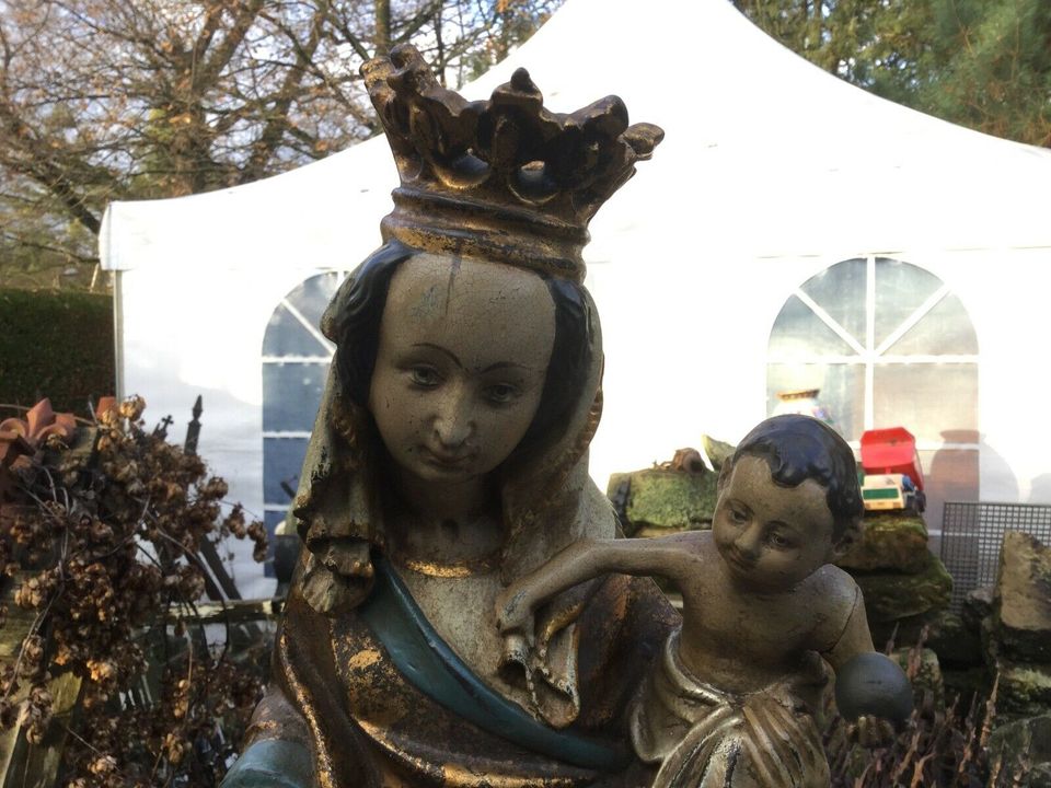 Heilige Maria mit Kind Madonna Skulptur in Neuenhaus
