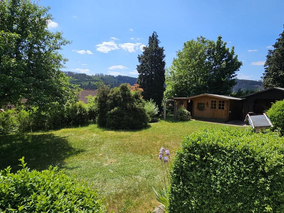 Wohnen wie im Urlaub! Eindrucksvolles Anwesen mit Blick und 2 Balkone, Nähe Kronach! in Steinwiesen