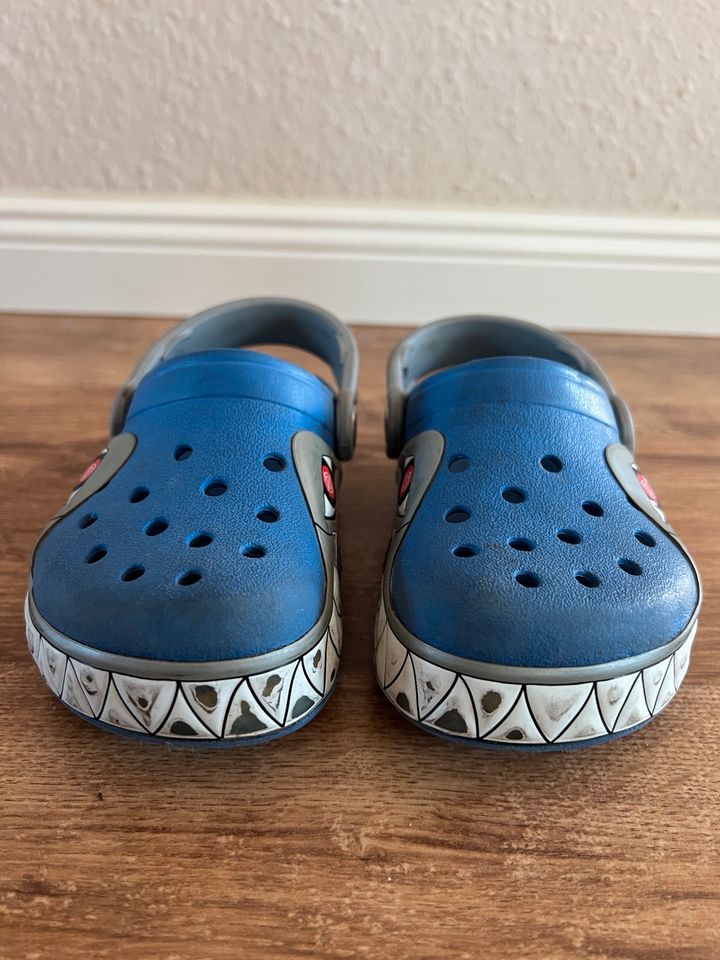 Kinder Crocs mit Beleuchtung gr. C 9 in Hamburg