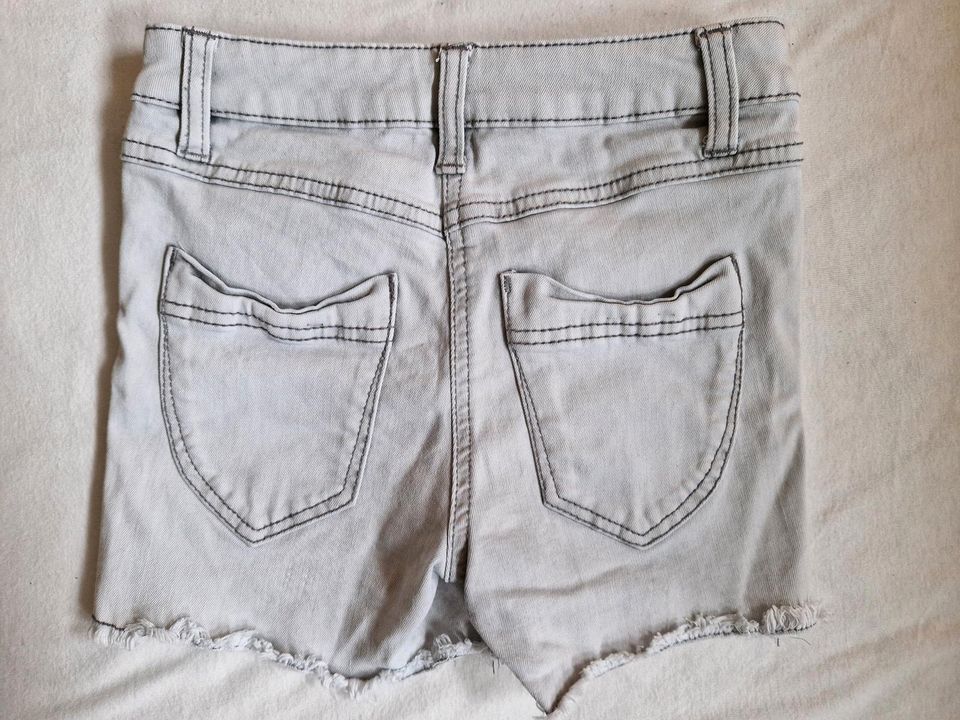 s.Oliver Hotpants kurze Hose Jeans Gr.140 Regular Fransen in Herborn