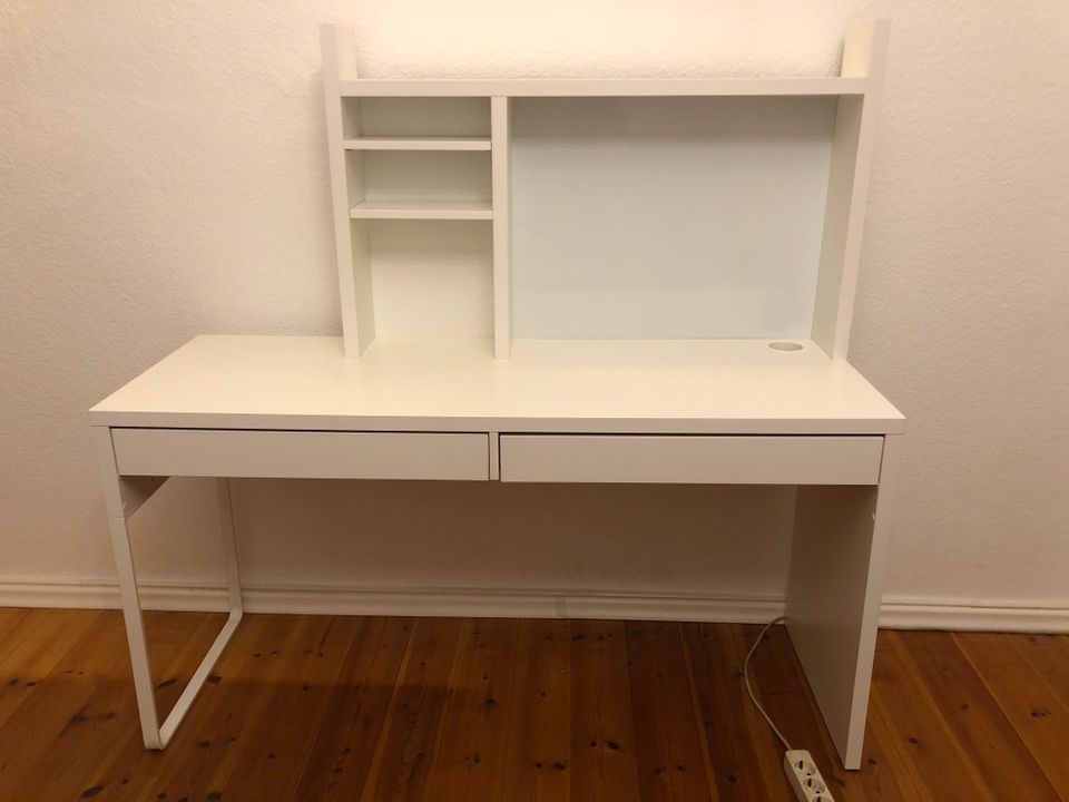 weißer Ikea-Schreibtisch (Modell: Micke) in Berlin