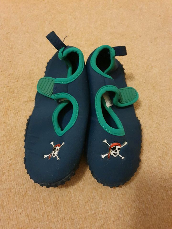 Jungen Badeschuhe Neoprenschuhe blau Pirat neu gr 26/27 in Erfurt