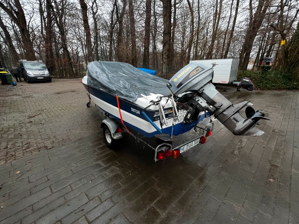 Hellwig Triton Motorboot Suzuki 40 PS inklusive Trailer in Tellingstedt