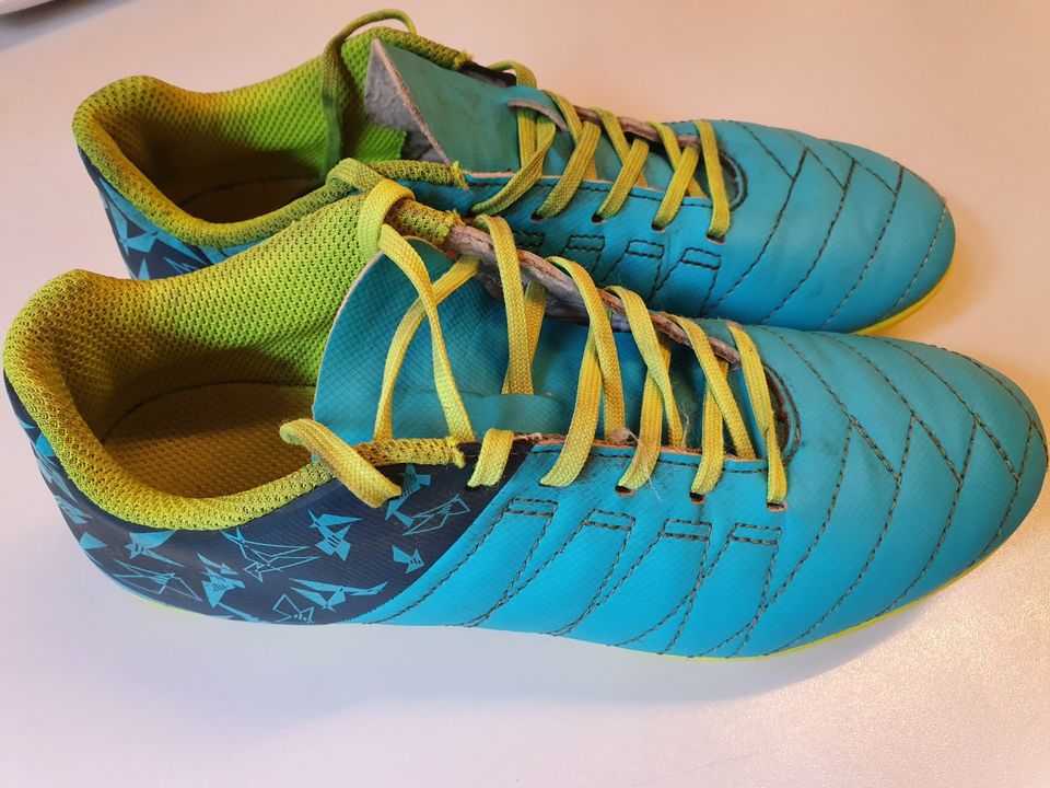 Kipsta Fußballschuhe / Stollenschuhe / Sportschuhe Gr. 35 blau in Leipzig