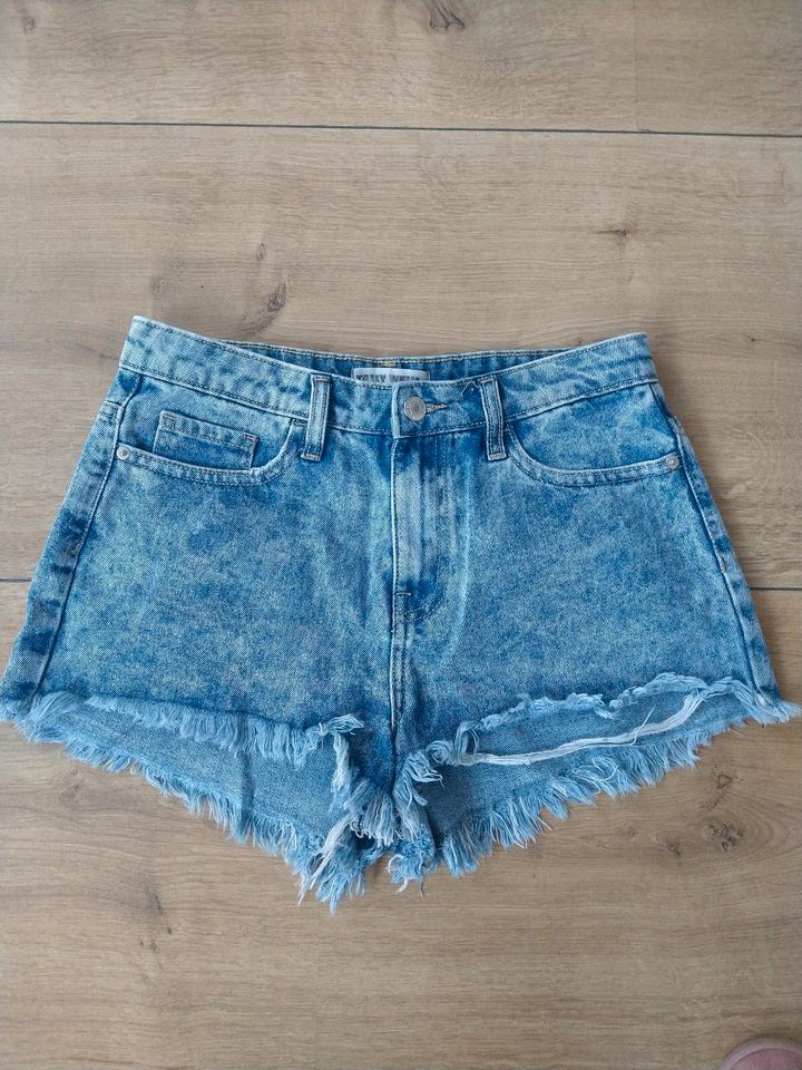 TALLY WEIJL Gr M 38 Jeans Shorts Hotpants blau kurz Acid Wash in Leipzig