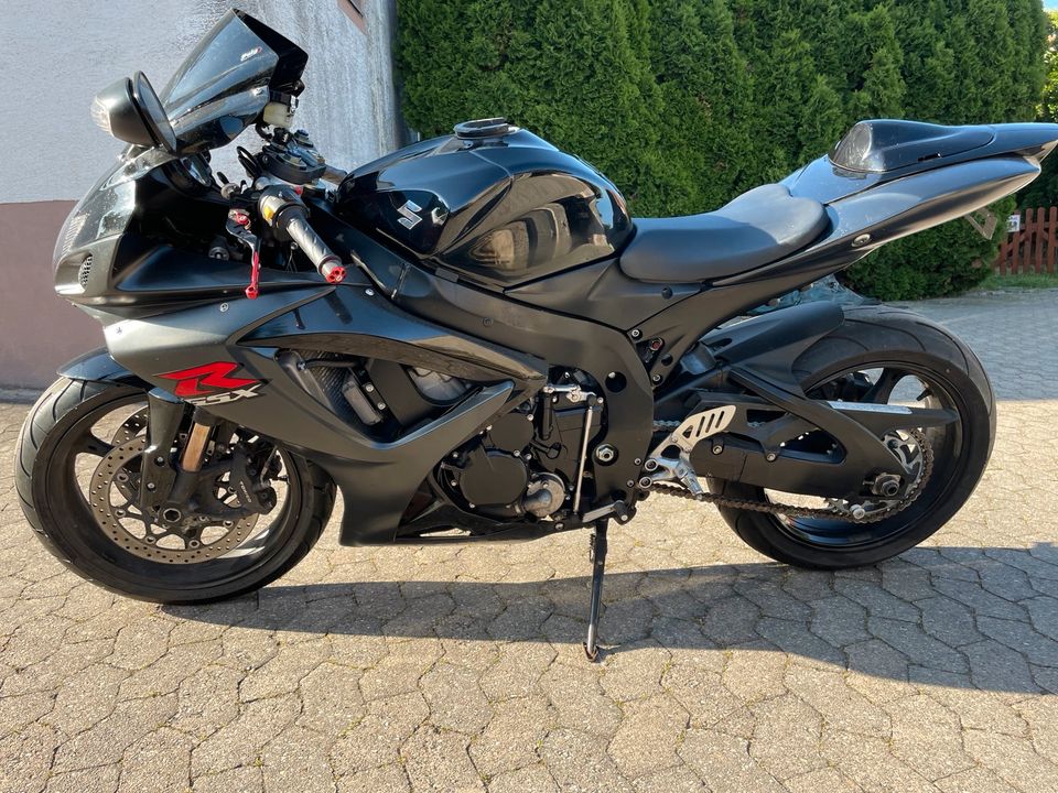 Suzuki GSX R 750 K7 in Heilsbronn