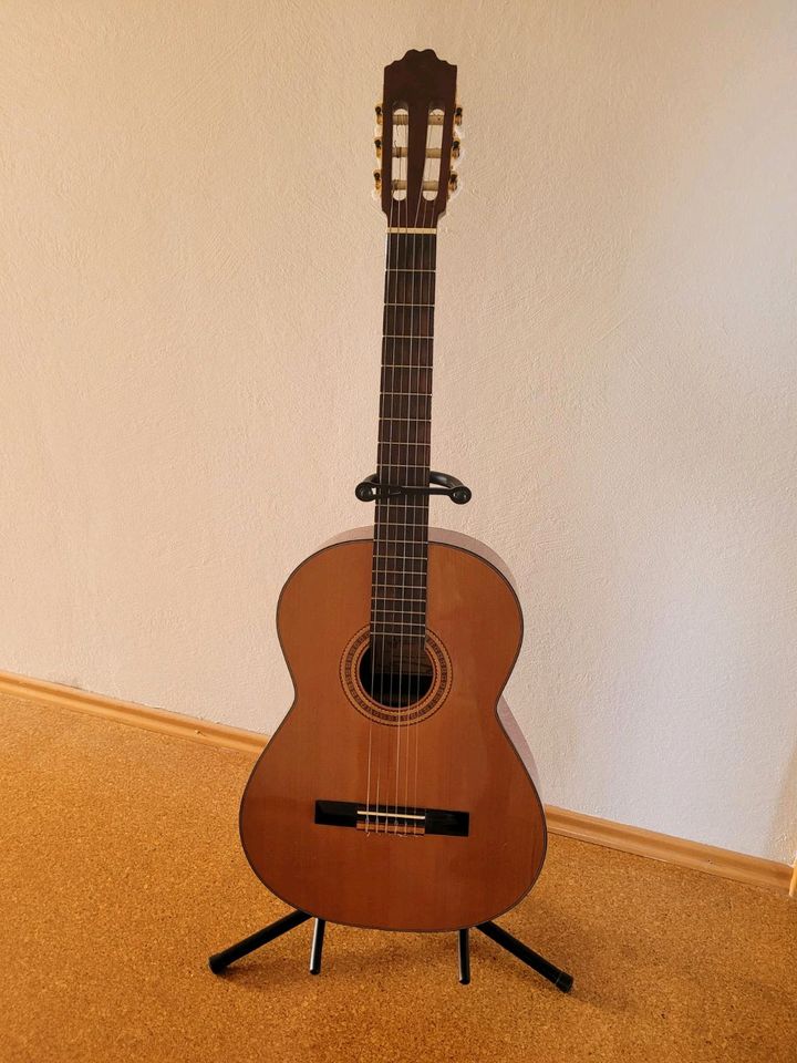 Klassische Gitarre mit Set in Dingolshausen