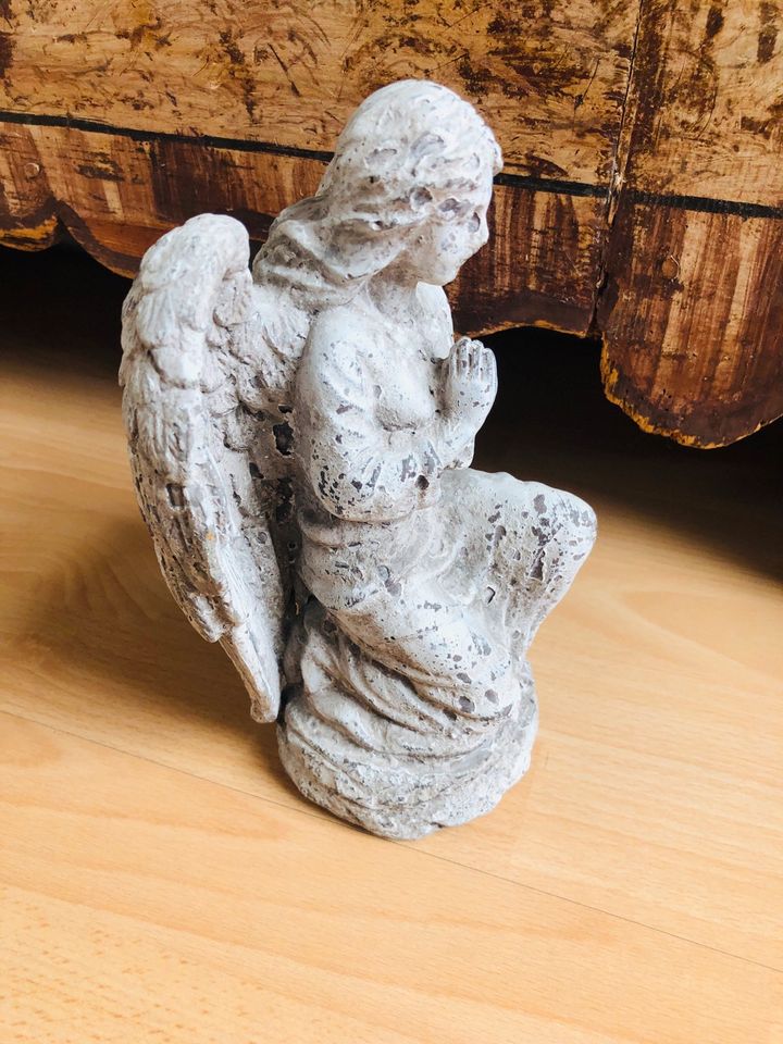Wunderschöner betender Engel Vintage aus Ton 24 cm in Köln